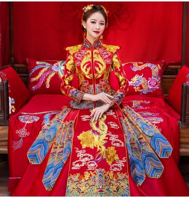 花開牡丹中式禮服，古韻悠揚(yáng)奢華刺繡新娘禮服