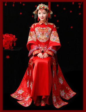 古典中國風(fēng)中式禮服，紅色結(jié)婚新娘禮服