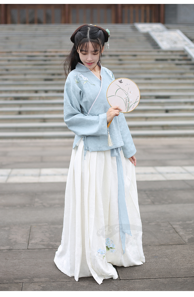 繡花漢服漢元素交領古裝美女圖片