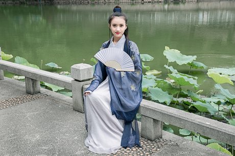 中國風(fēng)大袖衫漢元素漢服古裝美女圖片