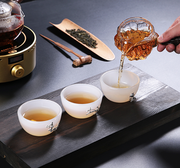 白瓷白玉茶杯，鑲銀功夫茶具