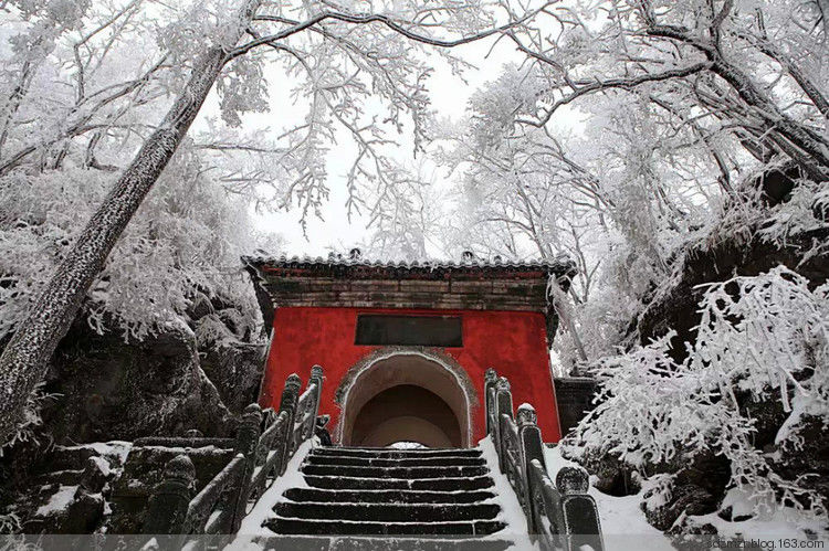 武當山千里冰封萬里雪飄