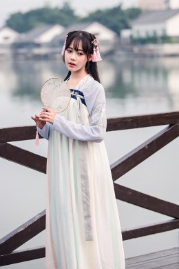 俏皮可愛(ài)的漢服古裝女子攝影