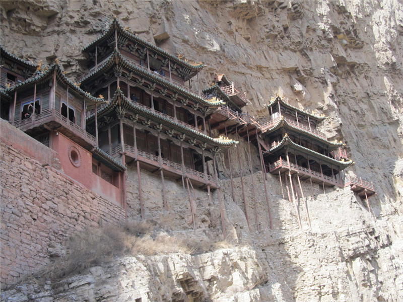 懸空寺半天高，三根馬尾空中吊