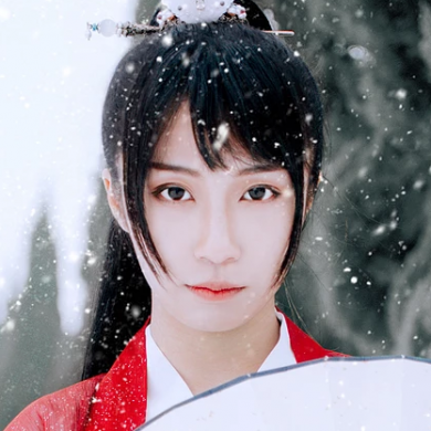 初雪紅衣俠客女生頭像，唯美古風(fēng)真人頭像