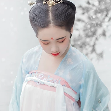 雪景帶團(tuán)扇女生頭像，唯美古風(fēng)真人頭像