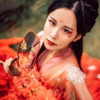 妖艷彼岸花紅衣女子頭像，唯美古風(fēng)真人頭像