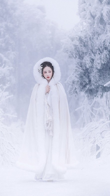 唯美雪景古裝美女圖片，清新淡雅的古裝攝影欣賞