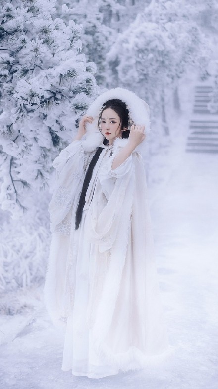 唯美雪景古裝美女圖片，清新淡雅的古裝攝影欣賞